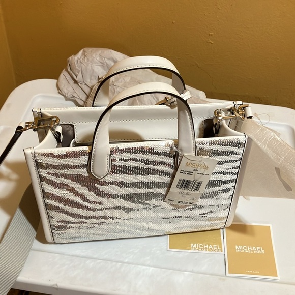 Michael Kors GIGI OPT/Silver SM EW MSGR - Picture 3 of 12